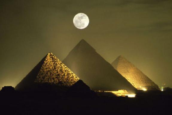 Qui a Constlruit les pyramides...???
