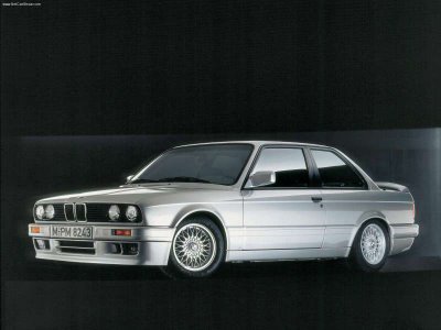 BMW 325i BMW S rie 3 E30 La plateforme automobile E30 tait la base de